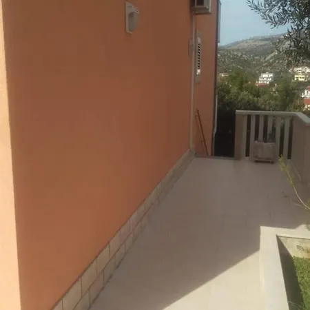Apartment Ante - 80 M From Sea Seget Vranjica