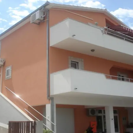 Apartment Ante - 80 M From Sea Seget Vranjica